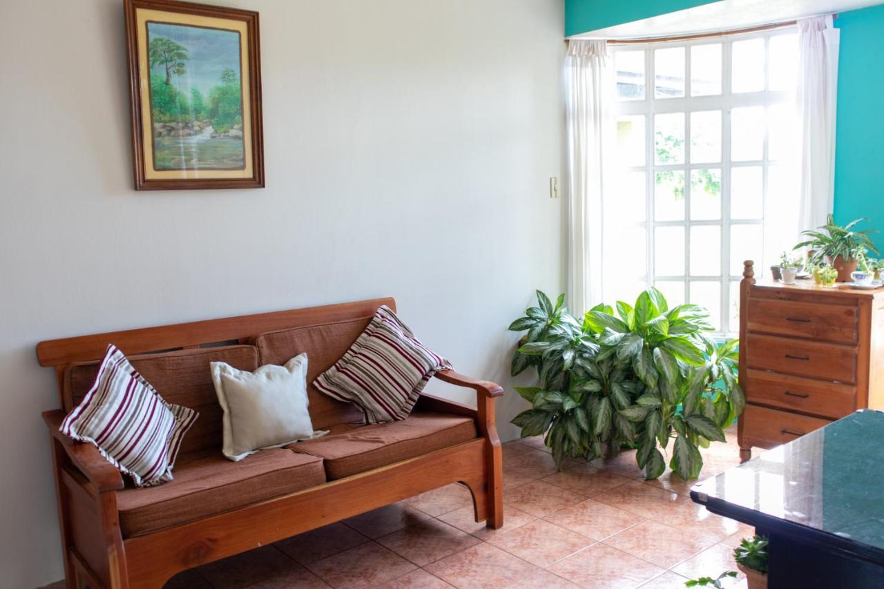Hostel Bouganvilia Bed And Breakfast ซานรามอน ภายนอก รูปภาพ