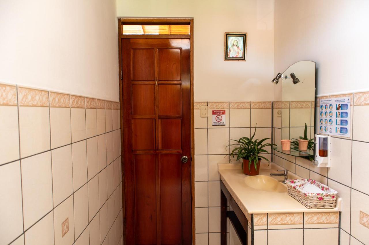 Hostel Bouganvilia Bed And Breakfast ซานรามอน ภายนอก รูปภาพ